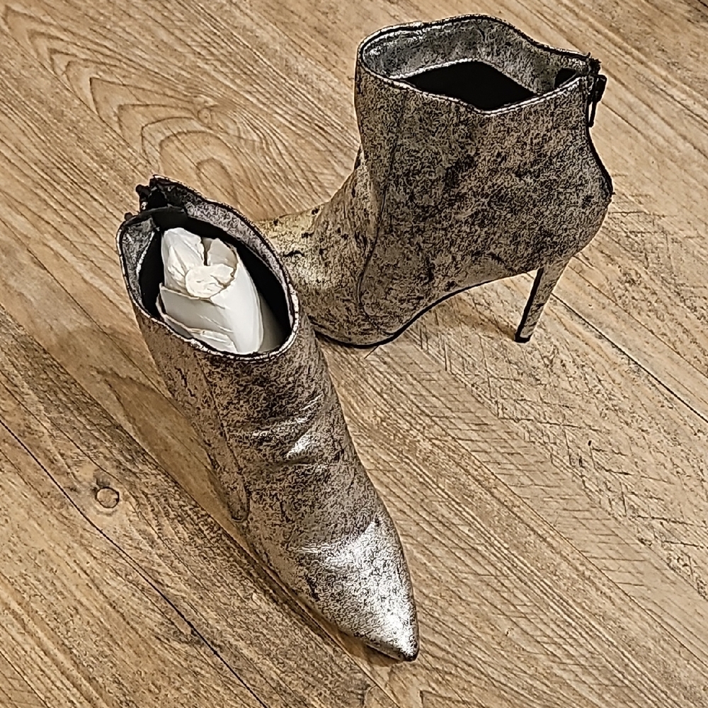 ElegantDistressed Brushed Silver Ankle Boots 5" Heels Brand New